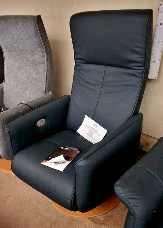 *CLEARANCE* Zero Gravity 360 Swivel Chair - Storm 37