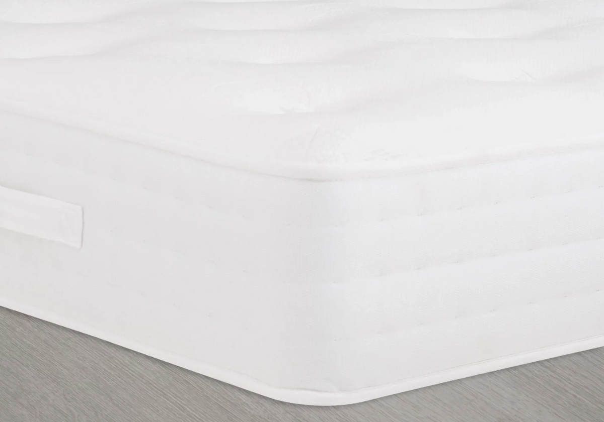 *CLEARANCE* UT 4'6" Double High Foot End Bed and Oakley Mattress