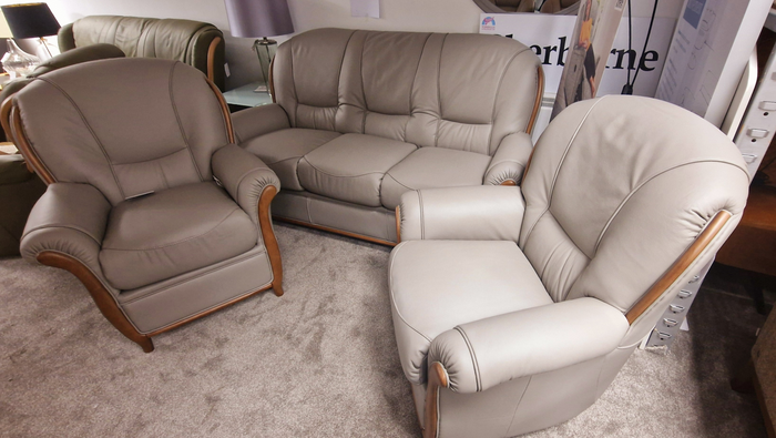 *CLEARANCE* Garda Upholstery Collection 556 Smoke/Warm Oak