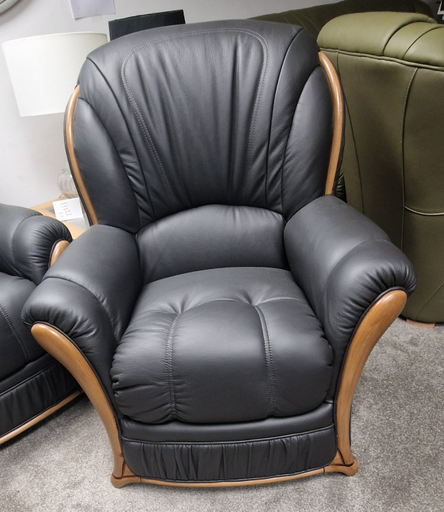*CLEARANCE* Prestige 3+1+1 Taurus Anthracite/Distressed Walnut