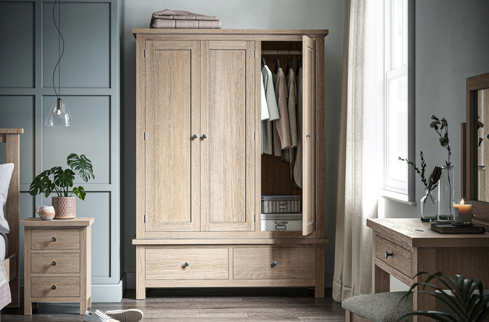 Modern Country Bedroom - All Oak
