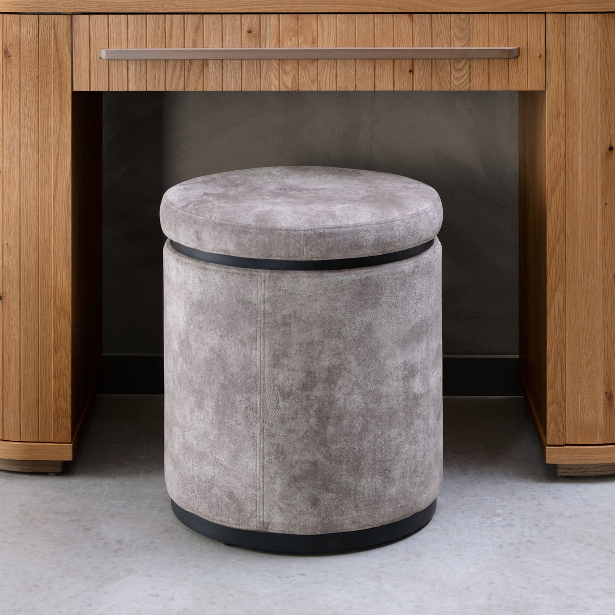 Vega Bedroom Collection - Knotty Oak