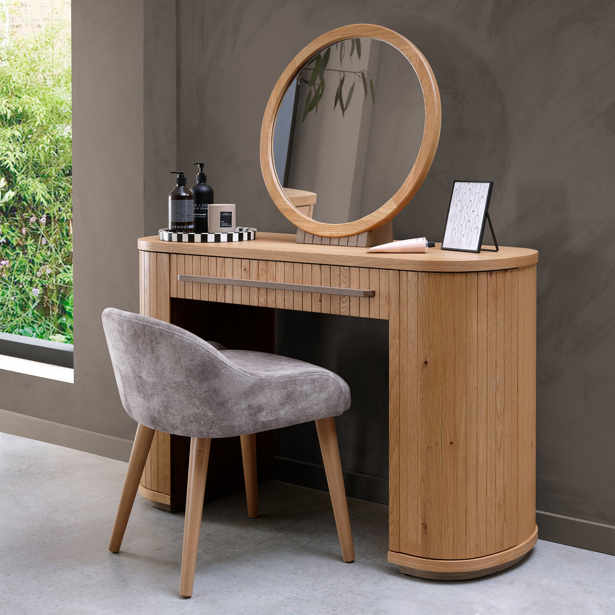 Vega Bedroom Collection - Knotty Oak