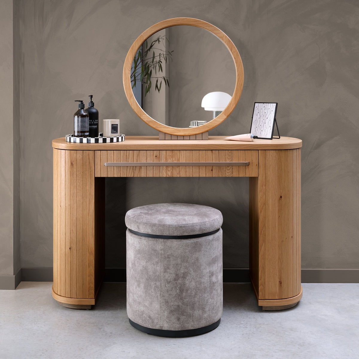 Vega Bedroom Collection - Knotty Oak