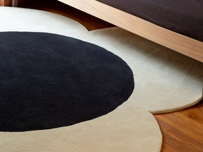 Orla Kiely Rug - Flower Ecru/Black